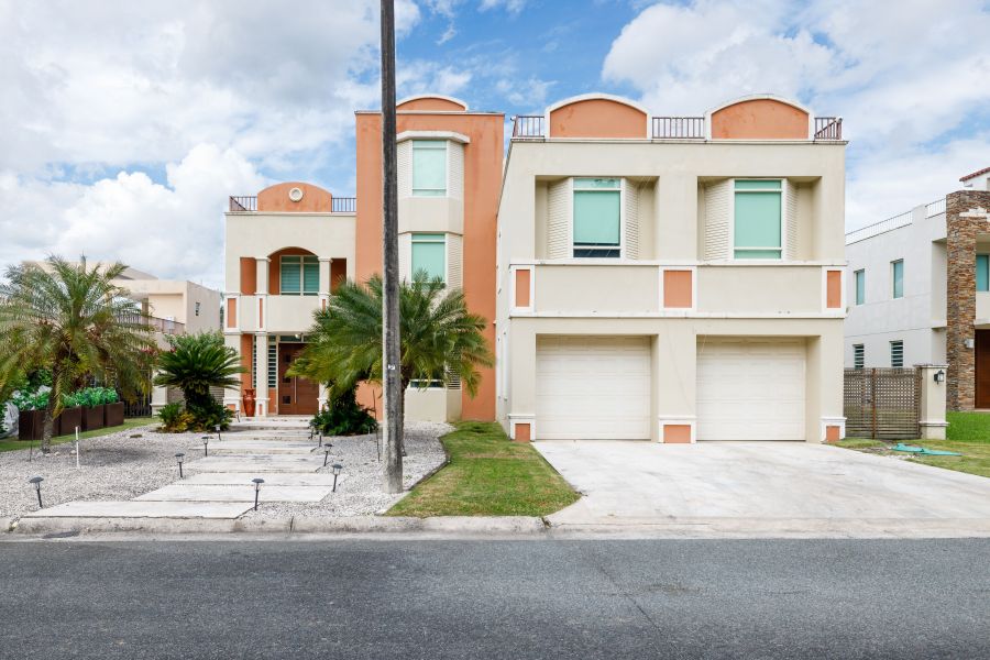 Urb Caguas Real Calle Alcazar A-34 Caguas 00725 PR