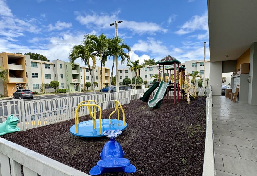 Cond Las Primaveras Calle Fortunato Vizcarrondo 31 Carolina 00985 PR