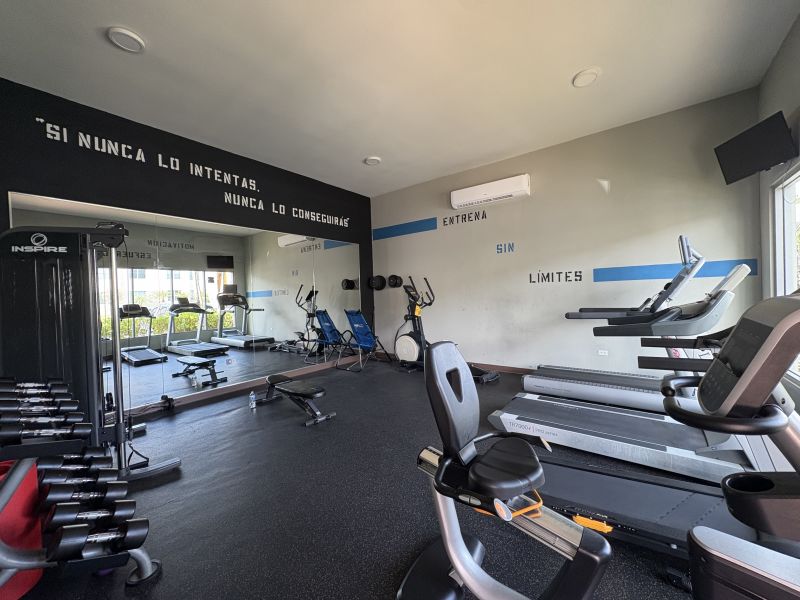 Cond Las Primaveras Calle Fortunato Vizcarrondo 31 Carolina 00985 PR