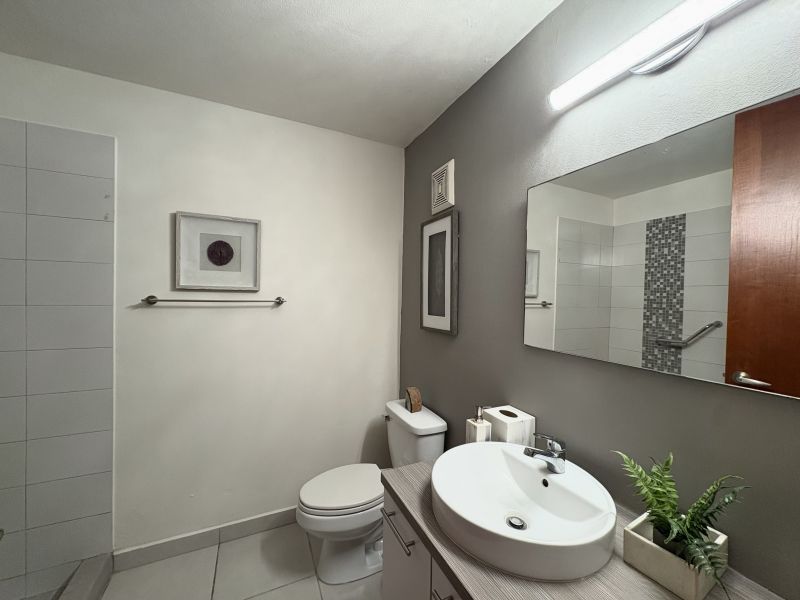 Cond Las Primaveras Calle Fortunato Vizcarrondo 31 Carolina 00985 PR