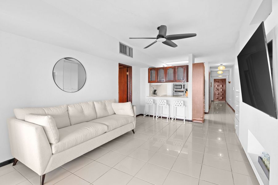 Cond Palmanova Plaza Apt B-214 Humacao 00791 PR