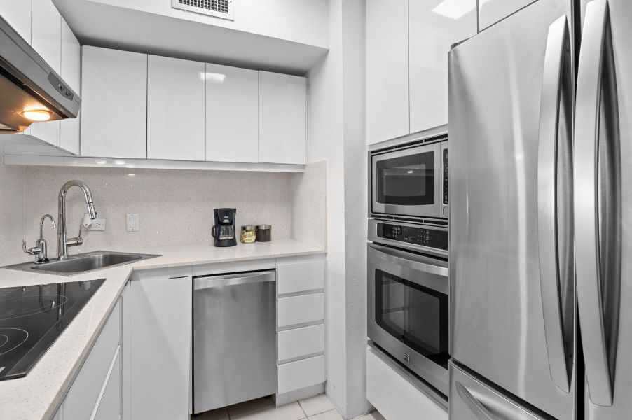 Cond Palmanova Plaza Apt B-214 Humacao 00791 PR