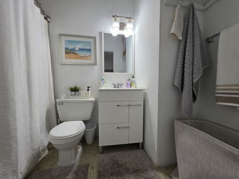 Calle Diana Se-8 Levittown Lakes Toa Baja 00949 PR