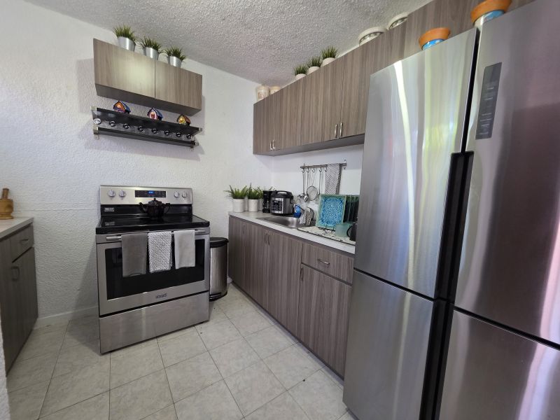 Calle Diana Se-8 Levittown Lakes Toa Baja 00949 PR