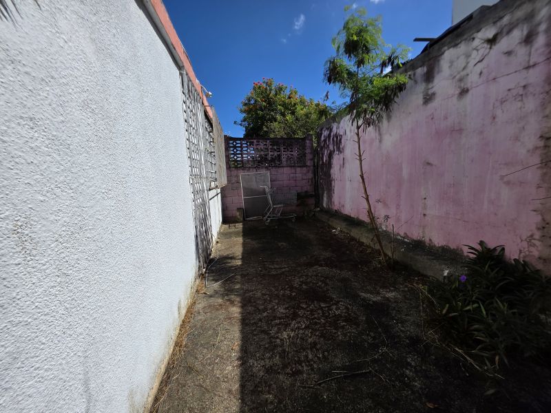 Calle Diana Se-8 Levittown Lakes Toa Baja 00949 PR