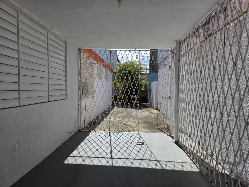 Calle Diana Se-8 Levittown Lakes Toa Baja 00949 PR