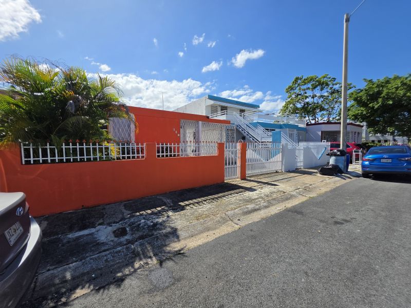 Calle Diana Se-8 Levittown Lakes Toa Baja 00949 PR