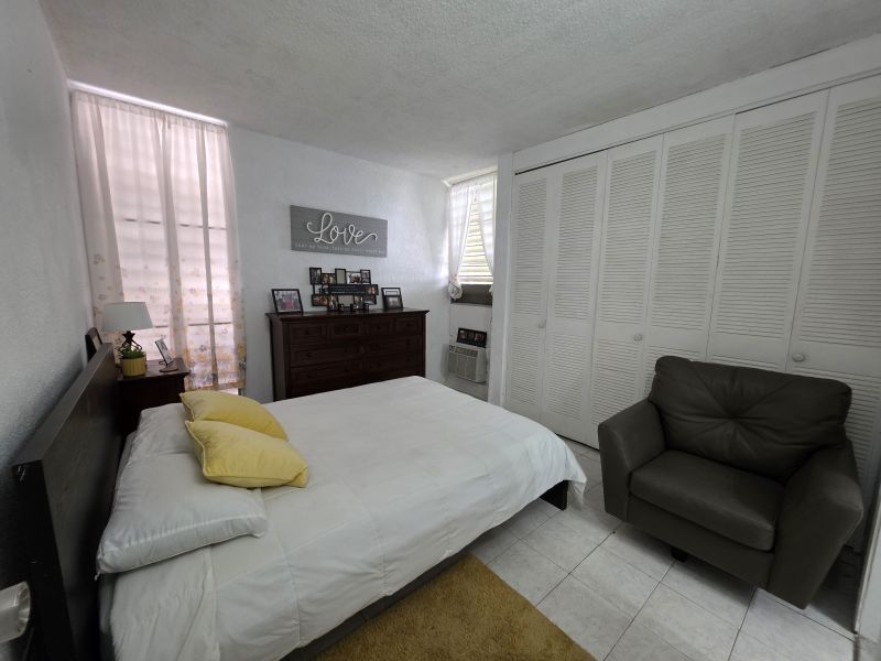 Calle Diana Se-8 Levittown Lakes Toa Baja 00949 PR