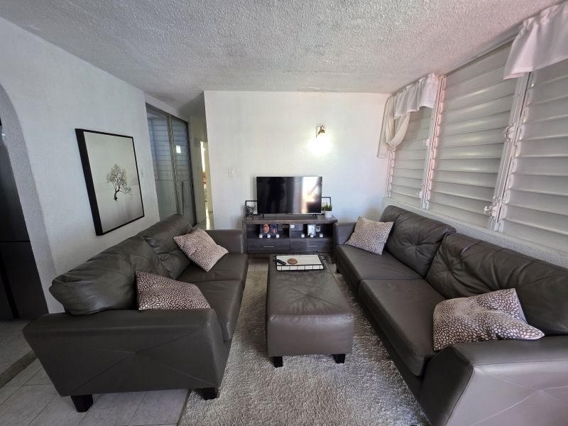 Calle Diana Se-8 Levittown Lakes Toa Baja 00949 PR