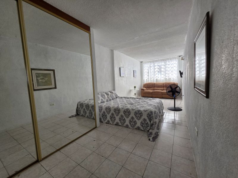 Calle Diana Se-8 Levittown Lakes Toa Baja 00949 PR