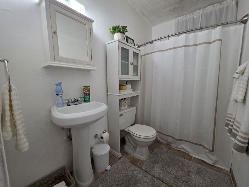 Calle Diana Se-8 Levittown Lakes Toa Baja 00949 PR