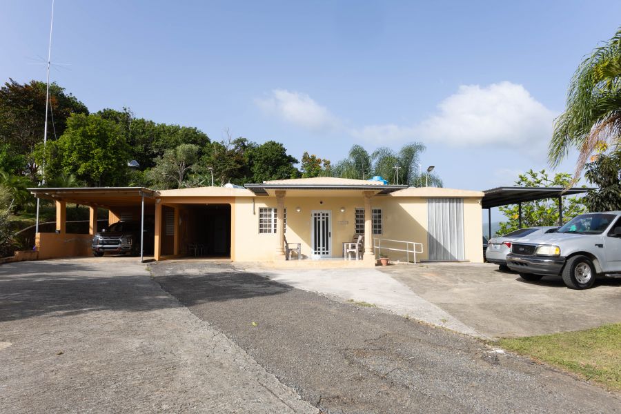 Casa in Adjuntas