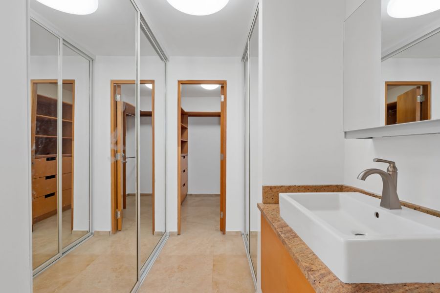 Cond Parque De Loyola Apt Ph 2402 San Juan 00918 PR