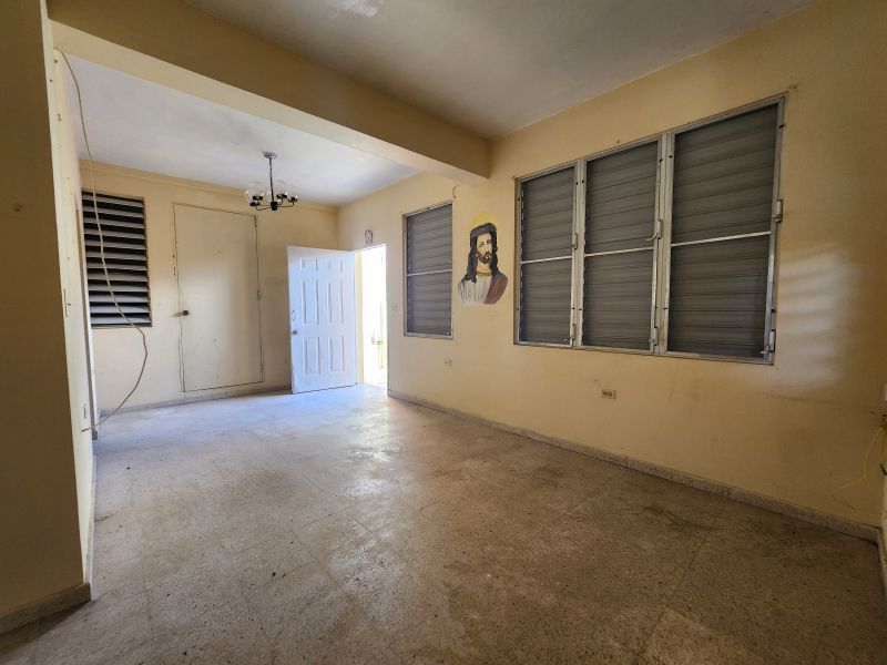 Calle Pacheco Bo Pueblo Yauco 00698 PR