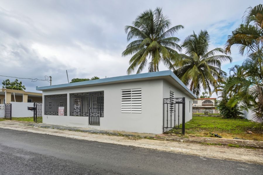 221 Trinitaria St Hostos Comm Campanilla Wd Toa Baja 00949 PR