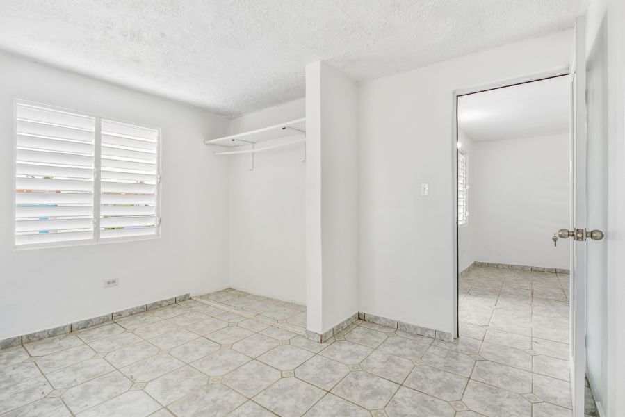 221 Trinitaria St Hostos Comm Campanilla Wd Toa Baja 00949 PR