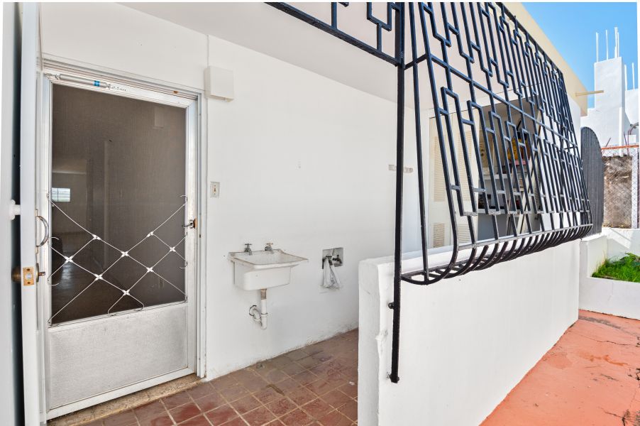 Urb Sunny Hills Ave Santa Juanita B-2 Bayamon 00956 PR