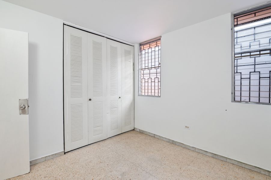 Urb Sunny Hills Ave Santa Juanita B-2 Bayamon 00956 PR