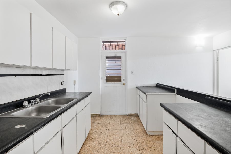 Urb Sunny Hills Ave Santa Juanita B-2 Bayamon 00956 PR