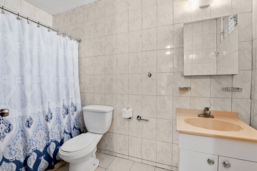 Urb Sunny Hills Ave Santa Juanita B-2 Bayamon 00956 PR