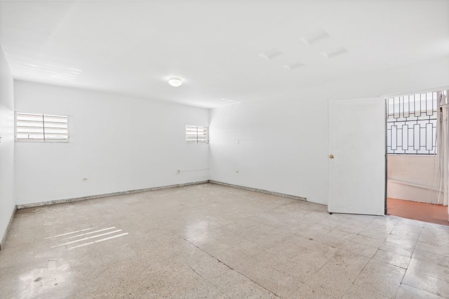 Urb Sunny Hills Ave Santa Juanita B-2 Bayamon 00956 PR