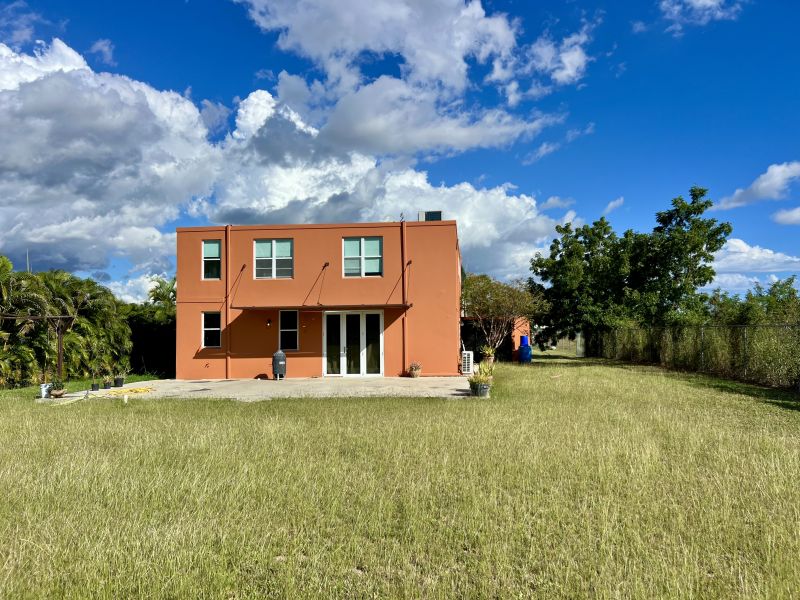 Mansiones En Paseo De Reyes #6 Calle Rey Luis Juana Diaz 00795 PR