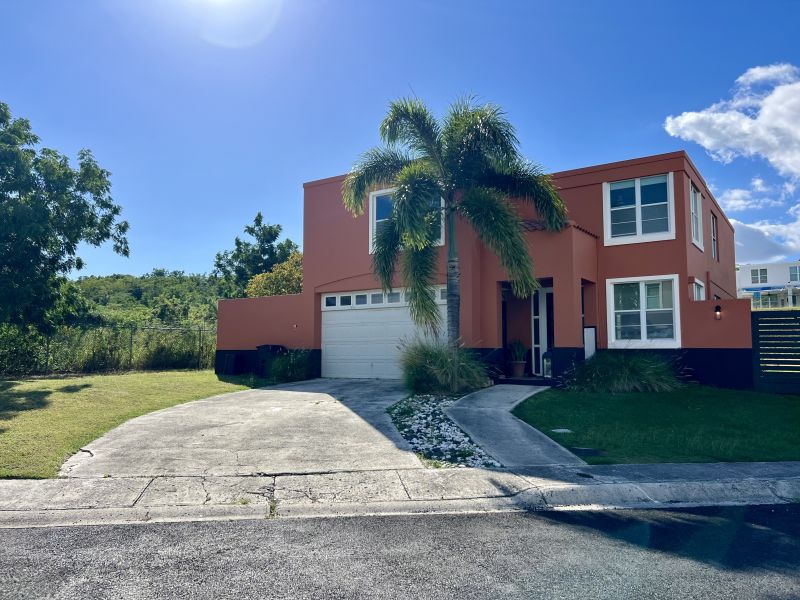 Mansiones En Paseo De Reyes #6 Calle Rey Luis Juana Diaz 00795 PR