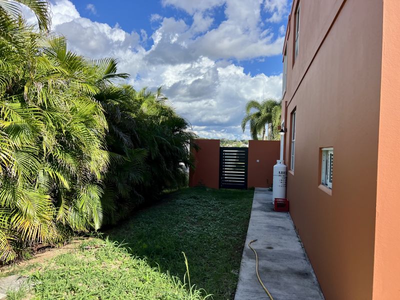 Mansiones En Paseo De Reyes #6 Calle Rey Luis Juana Diaz 00795 PR