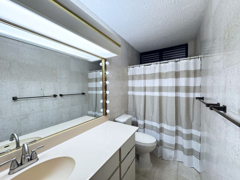 Calle Alhambra 10-28 Urb Torrimar Guaynabo 00969 PR