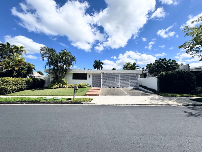 Calle Alhambra 10-28 Urb Torrimar Guaynabo 00969 PR