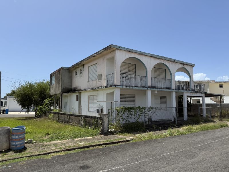 C-15 3th St Villa Flores Dev Ceiba 00735 PR