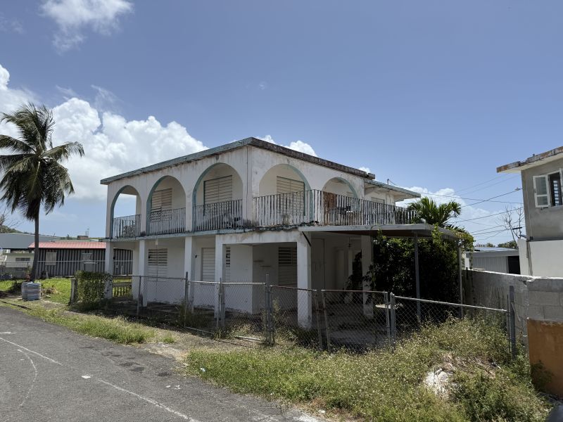C-15 3th St Villa Flores Dev Ceiba 00735 PR