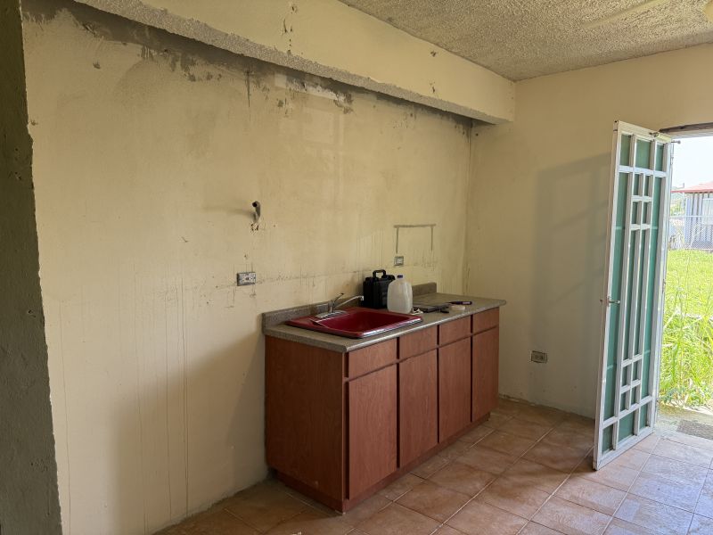 C-15 3th St Villa Flores Dev Ceiba 00735 PR