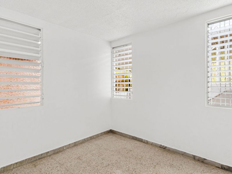 Parte Baja Calle 27 Blq W13 Urb Bella Vista, Bayamon - 12