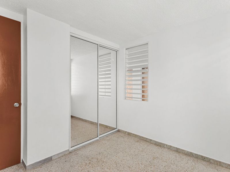 Parte Baja Calle 27 Blq W13 Urb Bella Vista, Bayamon - 11