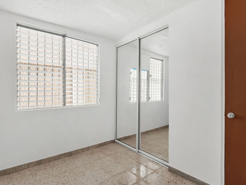 Parte Baja Calle 27 Blq W13 Urb Bella Vista, Bayamon - 13