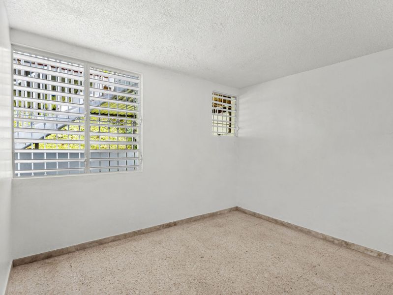 Parte Baja Calle 27 Blq W13 Urb Bella Vista, Bayamon - 8