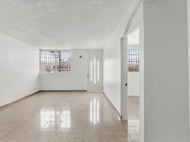Parte Baja Calle 27 Blq W13 Urb Bella Vista, Bayamon - 5