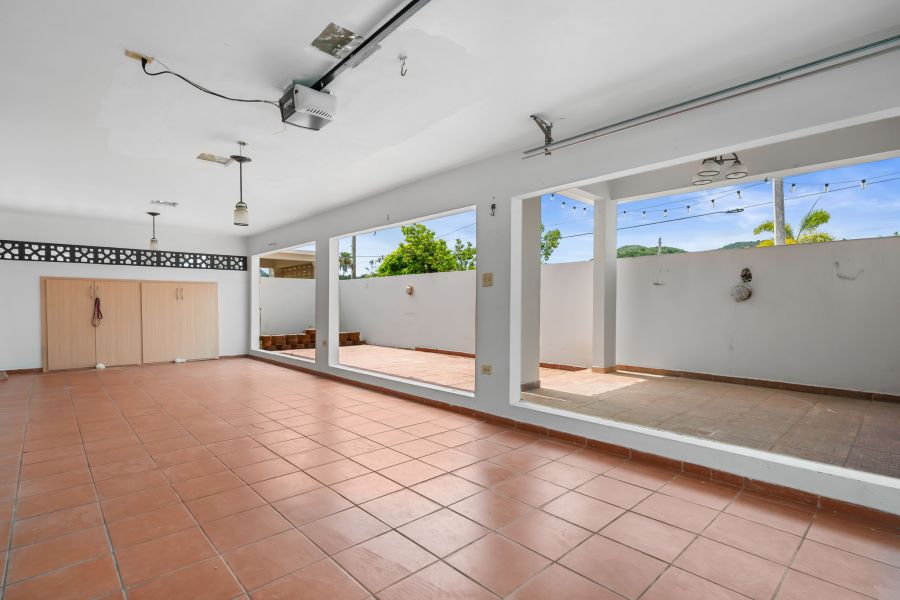 Urb Estancias Del Golf Club 701 Calle Enrique Lagu, Ponce - 28
