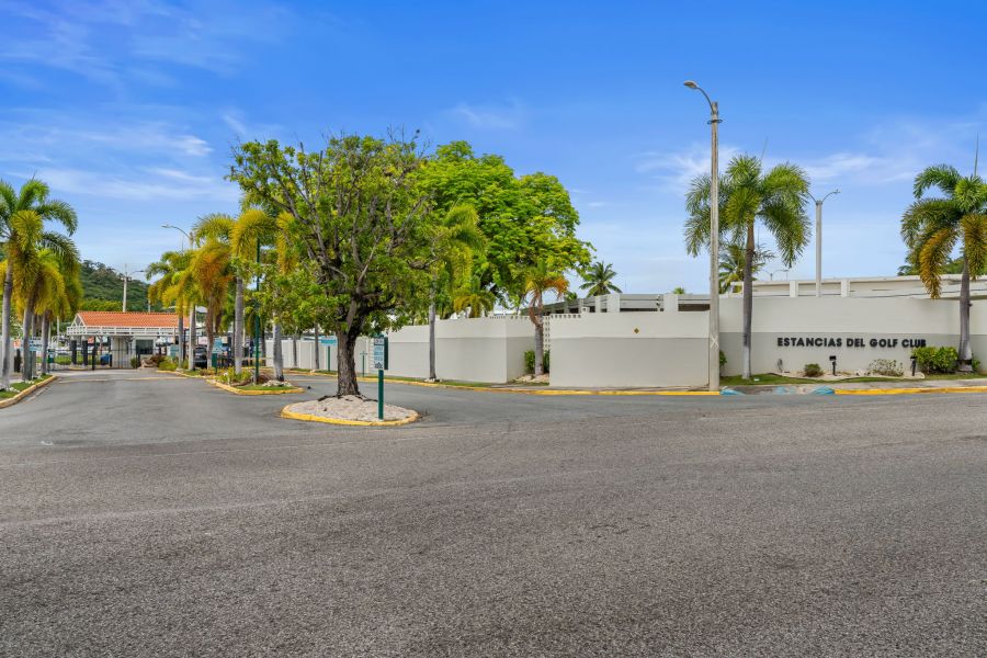 Urb Estancias Del Golf Club 701 Calle Enrique Lagu, Ponce - 57