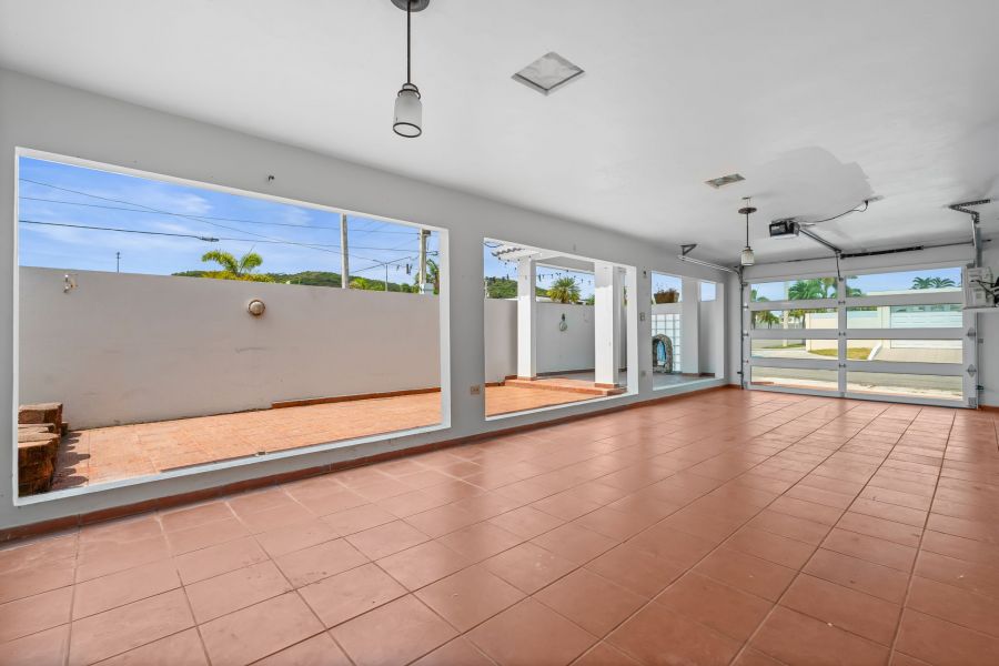 Urb Estancias Del Golf Club 701 Calle Enrique Lagu, Ponce - 27