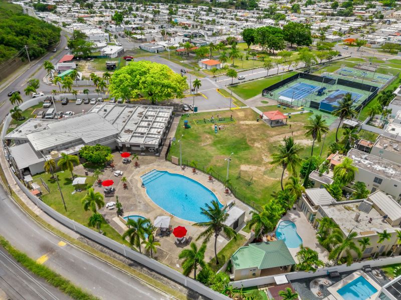 Urb Estancias Del Golf Club 701 Calle Enrique Lagu, Ponce - 54