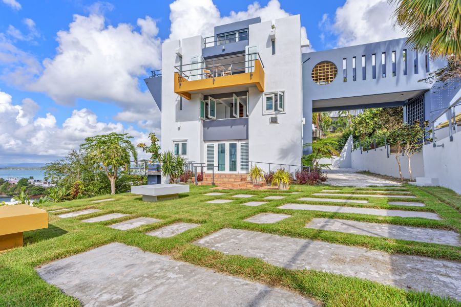 Urb Mar Caribe 16 Calle Flor Marina Naguabo 00718 PR