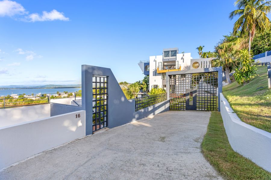 Urb Mar Caribe 16 Calle Flor Marina Naguabo 00718 PR