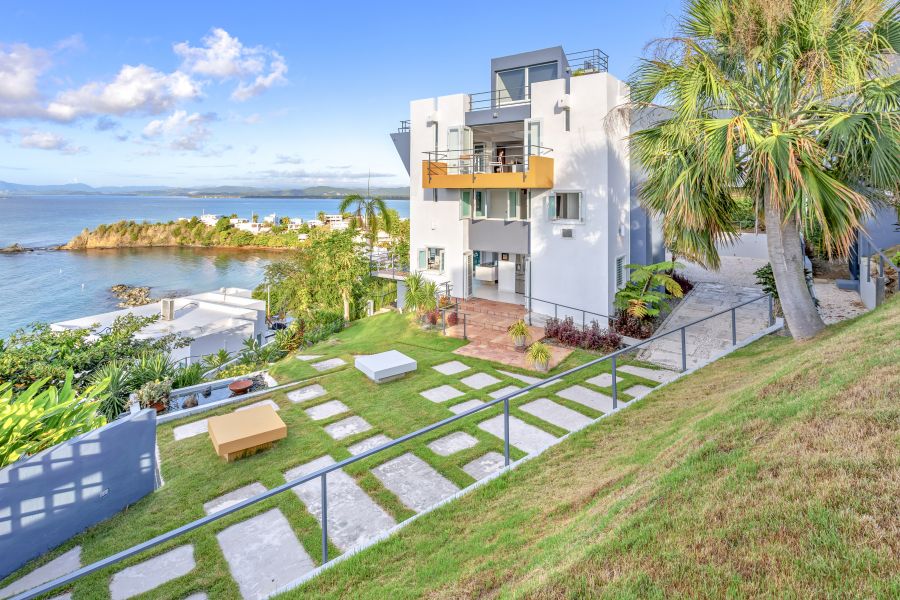 Urb Mar Caribe 16 Calle Flor Marina Naguabo 00718 PR