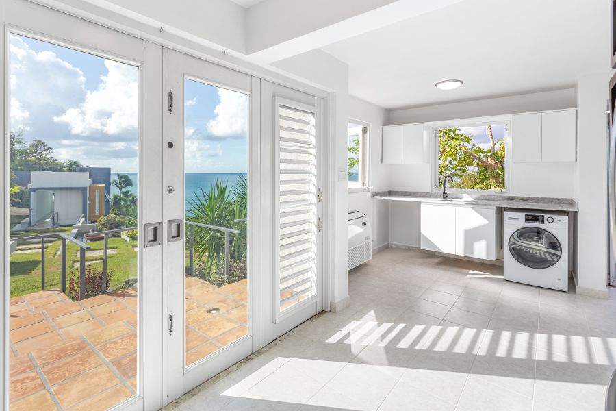 Urb Mar Caribe 16 Calle Flor Marina Naguabo 00718 PR