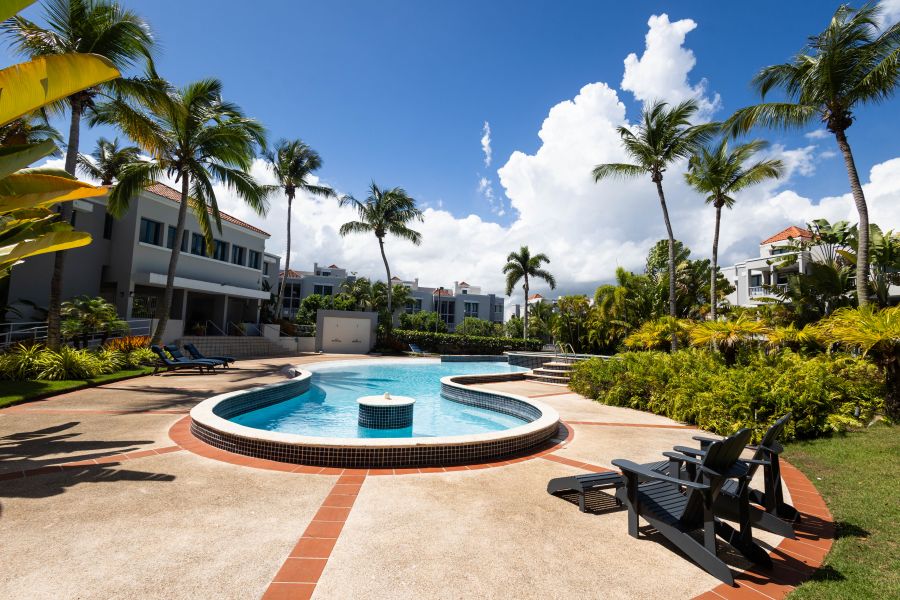 Carr 693 Int 6690 Km 1.3 Cond Palmas Dorada Villag Vega Alta 00692 PR