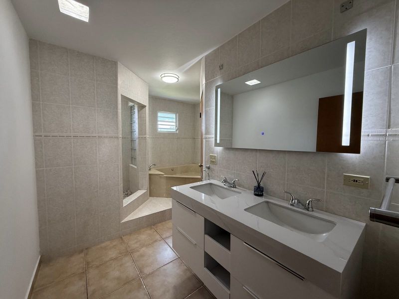 Carr 802 Km 1.1 Bo Mana Corozal 00783 PR