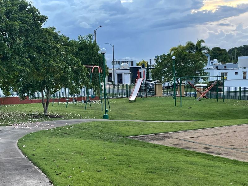 Urb Los Montes 326 Calle Alondra Dorado 00646 PR