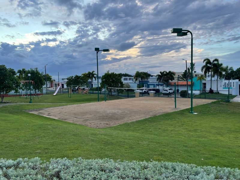Urb Los Montes 326 Calle Alondra Dorado 00646 PR